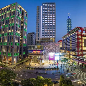 Xinyi downtown district, the prime shopping and financial district, Taipei, Taiwan, Asia