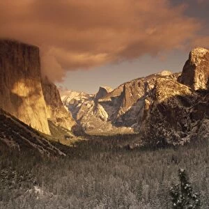 Yosemite Valley at dusk during winter, Yosemite National Park, UNESCO World Heritage Site