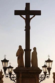 Images Dated 29th July 2009: The 19th century calvary outside Notre-Dame des Doms cathedral, Avignon
