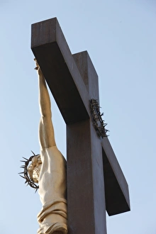 Images Dated 29th July 2009: The 19th century calvary outside Notre-Dame des Doms cathedral, Avignon