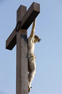 Images Dated 29th July 2009: The 19th century calvary outside Notre-Dame des Doms cathedral, Avignon