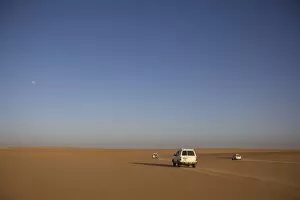 Images Dated 28th January 2010: Three 4x4 vehicles in the Fezzan desert, Libya, North Africa, Africa