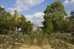 Images Dated 18th November 2007: A-Bomb dome and Peace Park, Hiroshima, Western Honshu (Chugoku), Japan, Asia