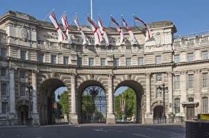 Admiralty Arch Prints: Admiralty Arch, between The Mall and Trafalgar Square