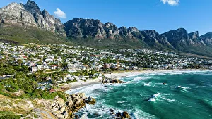 Kapstadt Prints: Aerial of the Twelve Apostles and Camps Bay, Cape Town, South Africa, Africa