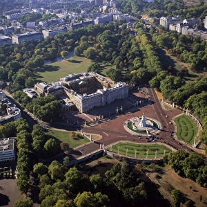 Grande Prints: Aerial image of Buckingham Palace, City of Westminster, London, England