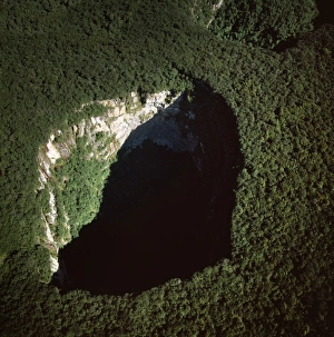 Aerial image of Sarisarinama Sinkhole, Jaua-Sarisarinama National Park