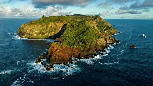 Tropical Climate Prints: Aerial of Pitcairn island with St