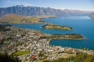 Images Dated 8th April 2011: Aerial view of Queenstown, Lake Wakatipu and the Remarkables Mountain Range, Otago, South Island
