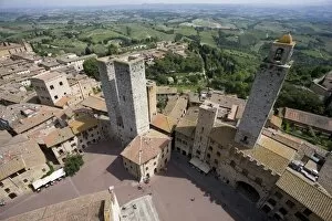 Images Dated 13th May 2009: Aerial view of Sam Gimignano from one of its medieval stone towers, UNESCO World Heritage Site