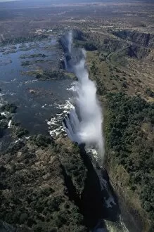 Images Dated 2nd January 2000: Aerial view of the Victoria Falls, UNESCO World Heritage Site, Zimbabwe, Africa