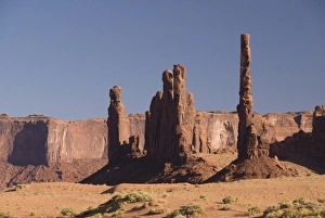 Images Dated 25th October 2009: Afternoon view of the Totem Pole on the right and Yei Bi Chei on the left
