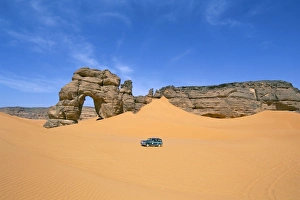 Afzgar Arch, Akakus, Sahara desert, Fezzan, Libya, North Africa, Africa