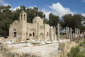 Images Dated 26th March 2007: Agia Kyriaki (columns of early Christian Basilica) and the church of Panagia Chrysopolitissa, Paphos