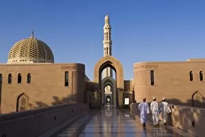 Images Dated 11th December 2007: Al-Ghubrah or Grand Mosque