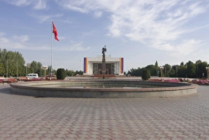 Images Dated 30th August 2009: Ala-Too Square, Bishkek, Kyrgyzstan, Central Asia, Asia
