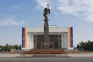 Images Dated 30th August 2009: Ala-Too Square, Bishkek, Kyrgyzstan, Central Asia