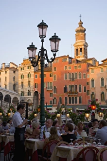 Images Dated 19th July 2007: Alfresco dining near the Ponte di Rialto, San Polo district, Venice, Veneto