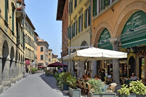 Portico Prints: Alfresco restaurants and Porticos (covered walkways), Borgo Stretto, Pisa, Tuscany