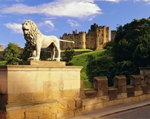 Northumbria Collection: Alnwick Castle, Alnwick, Northumberland, England
