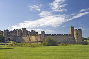 Northumbria Prints: Alnwick Castle, Northumberland, England, United Kingdom, Europe