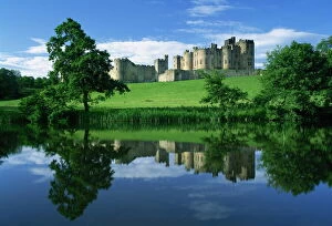 Northumbria Collection: Alnwick Castle, Northumberland, England, United Kingdom, Europe