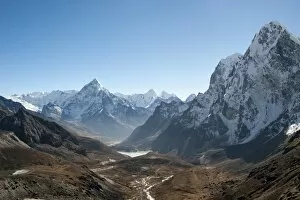 Ama Dablam seen from the Cho La pass in the Khumbu region, Himalayas, Nepal, Asia
