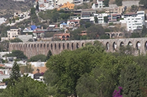 Images Dated 21st April 2008: Amazing aqueduct, Queretaro, Queretaro State, Mexico, North America