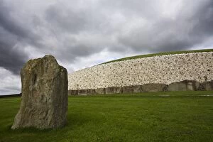 Images Dated 25th September 2009: Ancient Burial Mound, Newgrange, UNESCO World Heritage Site, County Meath