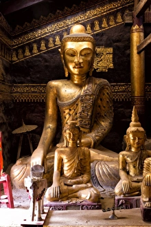 Ancient gilded wooden Buddhas inside Wat In, Kengtung (Kyaingtong), Shan State, Myanmar (Burma), Asia