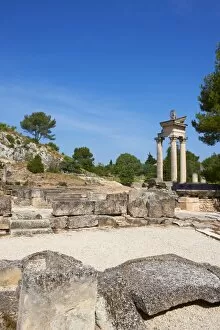 Images Dated 18th June 2009: Ancient Roman site of Glanum, St. Remy de Provence, Les Alpilles, Bouches du Rhone