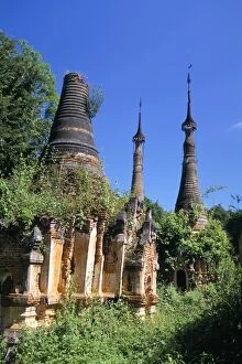 Ancient stupas, Indein archaeological site, Inle Lake, Shan State, Myanmar (Burma), Asia
