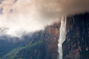 Images Dated 4th December 2010: Angel Falls, Canaima National Park, UNESCO World Heritage Site, Guayana Highlands