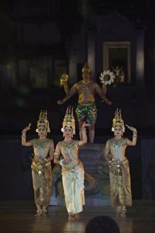 Images Dated 18th January 2008: Angkor Wat Temple at night, lit for a special light show, Siem Reap, Cambodia