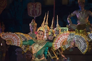 Images Dated 18th January 2008: Angkor Wat Temple at night, lit for a special light show, Siem Reap, Cambodia