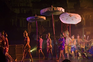 Images Dated 18th January 2008: Angkor Wat Temple at night, lit for a special light show, Siem Reap, Cambodia