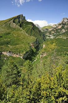 Images Dated 17th July 2009: Anisclo Canyon and eroded karst limestone Mondoto peak, Ordesa and Monte Perdido National Park
