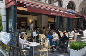 Images Dated 2nd May 2009: Anniversaire Cafe along Omotesando-dori Boulevard in upmarket retail district of Shibuya
