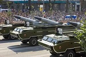Images Dated 24th August 2008: Annual Independence Day parade along Khreshchatyk Street and Maidan Nezalezhnosti