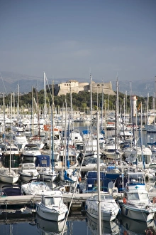 Antibes harbour and Fort Carre, Antibes, Alpes Maritimes, Provence, Cote d Azur