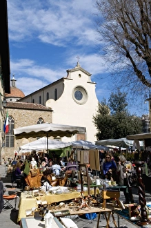 Images Dated 8th March 2009: Antiquarian fair, Piazza Santo Spirito, Chiesa di Santo Spirito, Florence (Firenze)