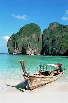 Images Dated 4th January 2000: Ao Maya, Phi Phi Le