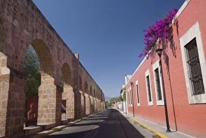 The Aqueduct built between 1785 and 1788, running parallell to Avenue Acueducto