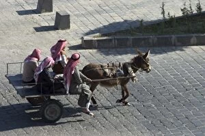 Images Dated 13th January 2000: Arab men in donkey cart