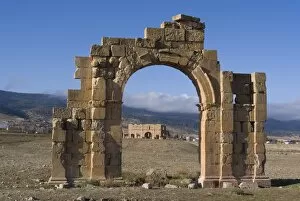 Images Dated 27th December 2007: Arch of Commodus, Roman site of Lambaesis, Algeria, North Africa, Africa