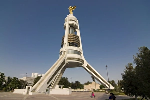 Images Dated 3rd August 2009: Arch of Neutrality, Ashgabad, Turkmenistan, Central Asia, Asia