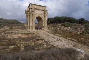 Images Dated 17th October 2007: Arch of Septimius Severus, Roman ruins, Leptis Magna, UNESCO World Heritage Site