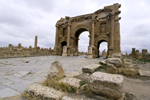 Images Dated 26th December 2007: Arch of Trajan, Roman ruins, Timgad, UNESCO World Heritage Site, Algeria
