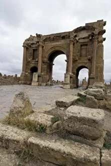 Images Dated 26th December 2007: Arch of Trajan, Roman ruins, Timgad, UNESCO World Heritage Site, Algeria