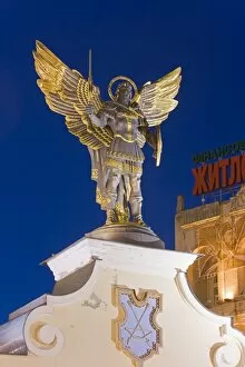 Images Dated 25th August 2008: Archangel Michael sculpture in Independence Square, Kiev, Ukraine, Europe